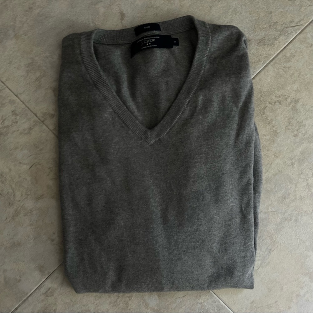 Men’s J.Crew v-neck sweater - gray